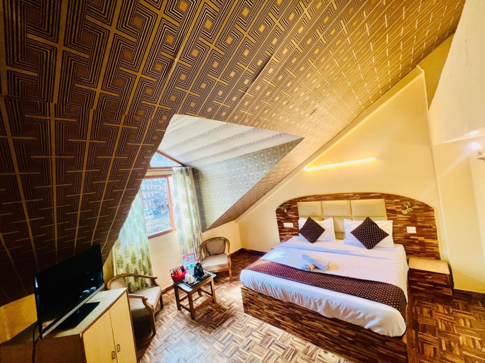 Hotel Kalinga Grand - Luxury Comfort !! Travellers Delight !! Budget Friendly !! Prime Location !! Guest Favourite Manali  Exterior photo